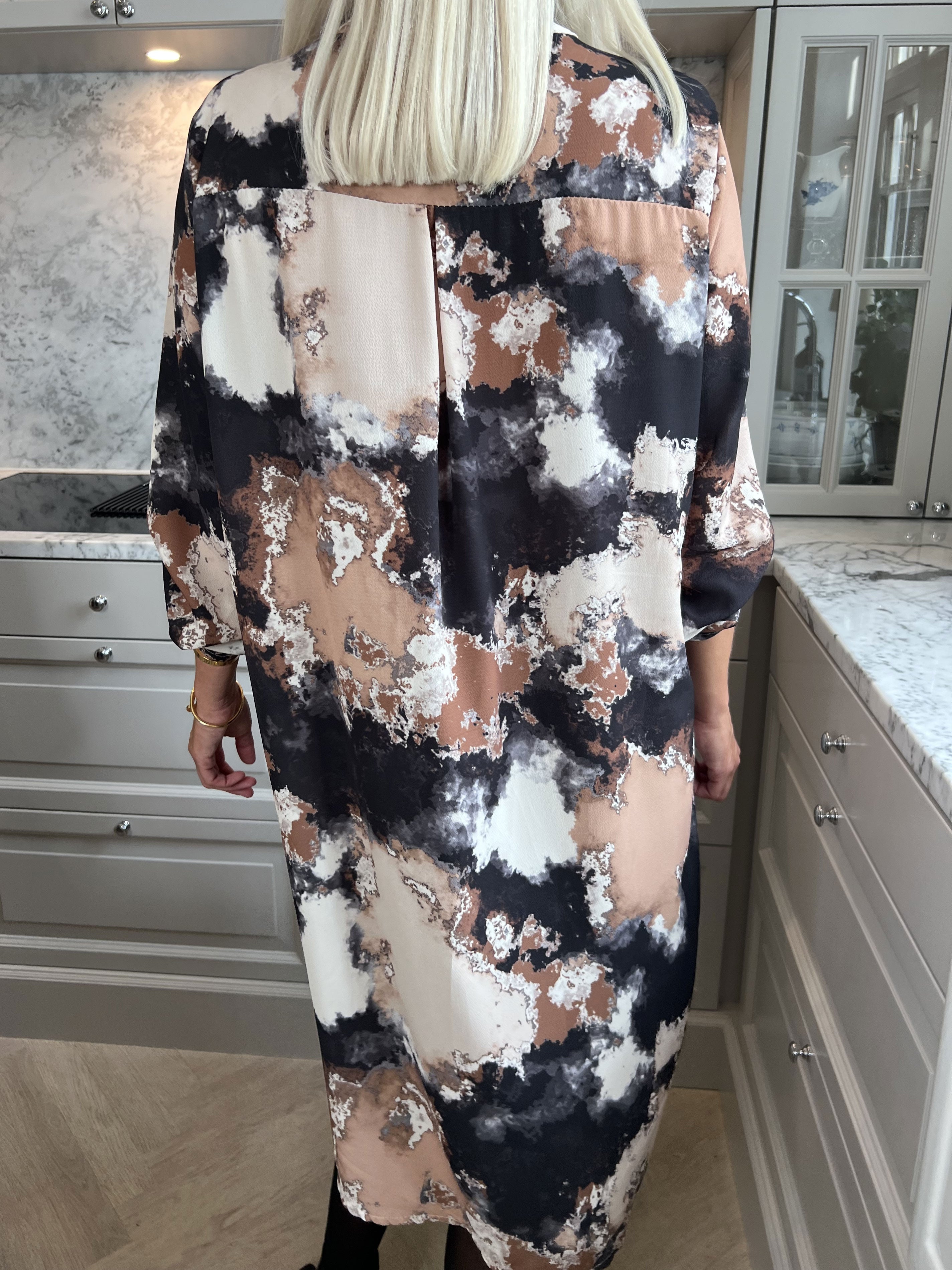 Vanesa Dress Batik - Let og luftig mønstret kjole